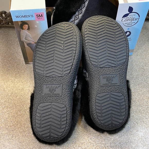 ISOTONER MEMORY FOAM.  SLIPPERS SM 6.5-7 black - Picture 3 of 11